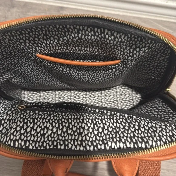 Purse/Backpack - Picture 16 of 16